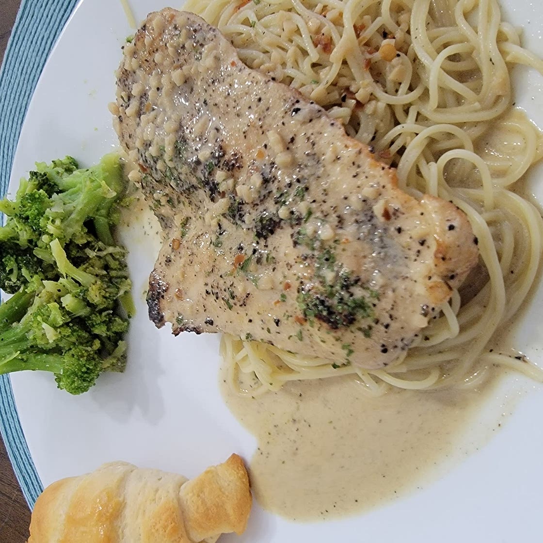 One Skillet Chicken with lemon Garlic Cream Sauce