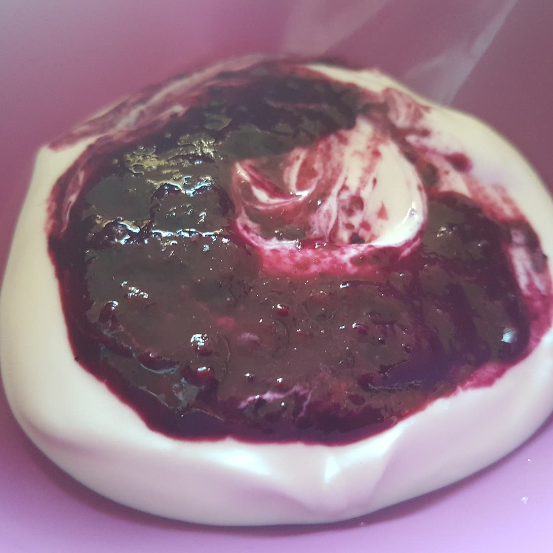 Grški jogurt z borovničevim prelivom