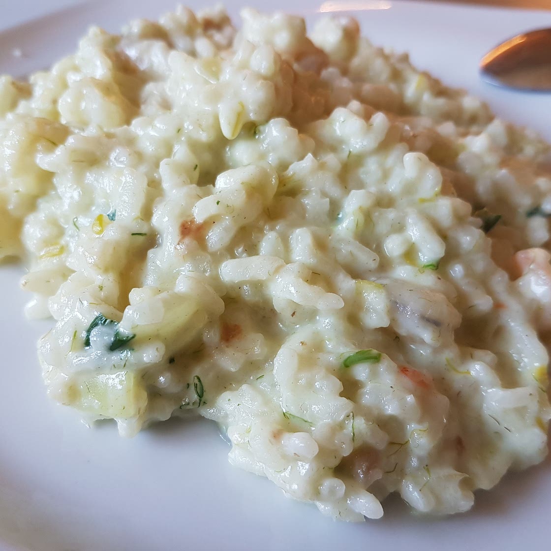 Rižota s porom, cvetačo in gamberi