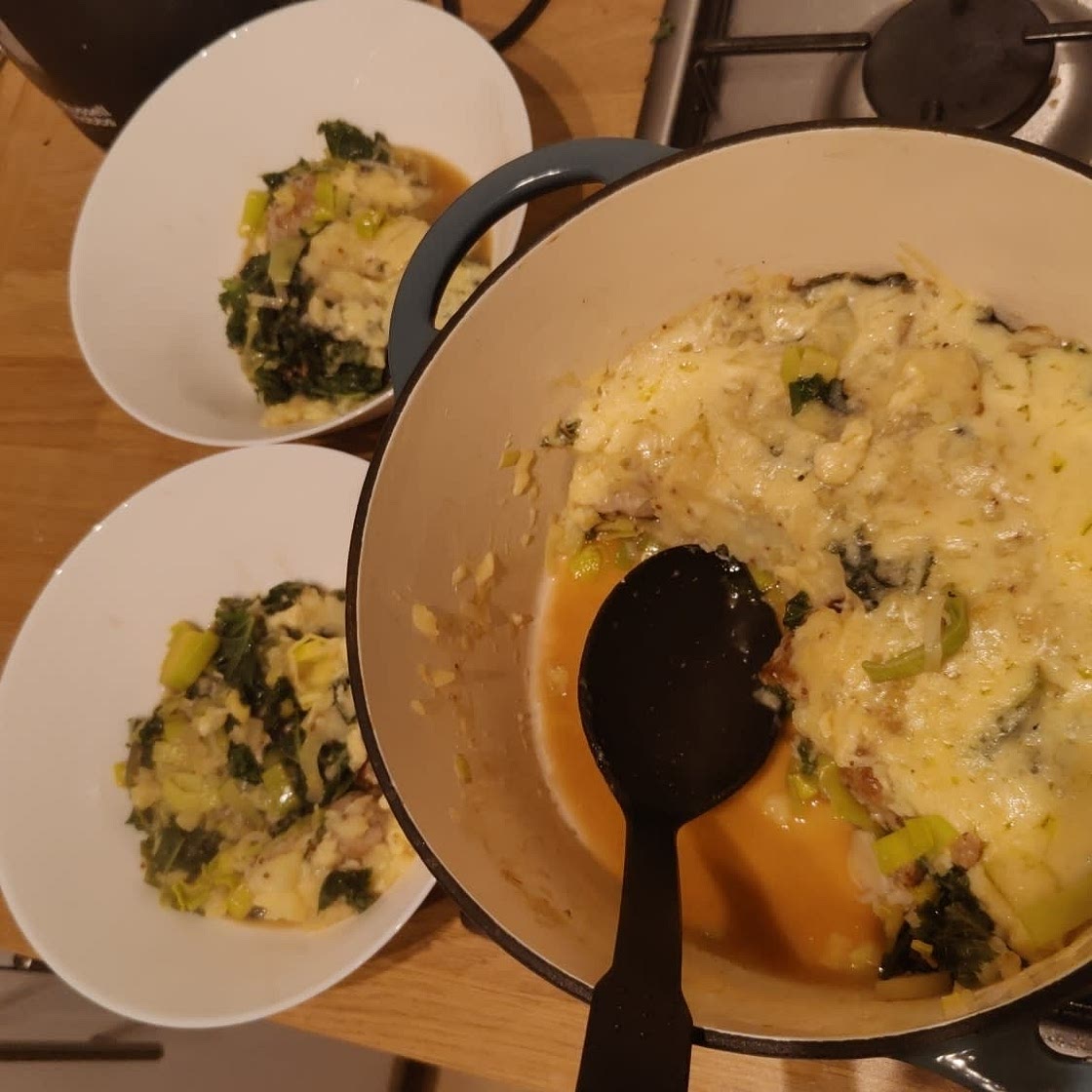 Sausage & leek mash pie