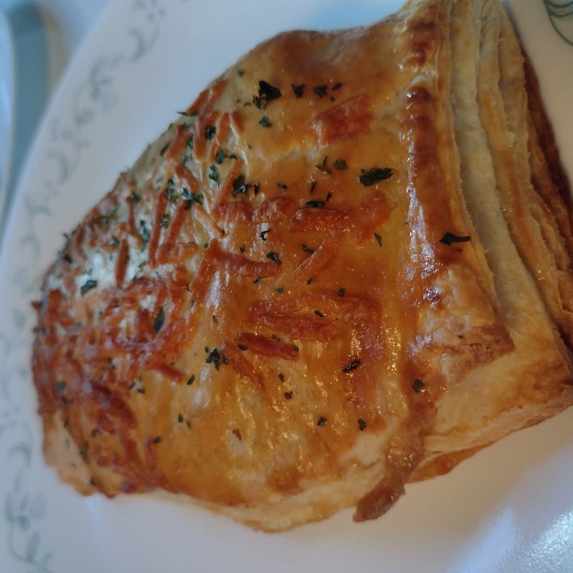G - Pesto Salmon En Croûte With Crushed Potatoes & Creamed Spinach