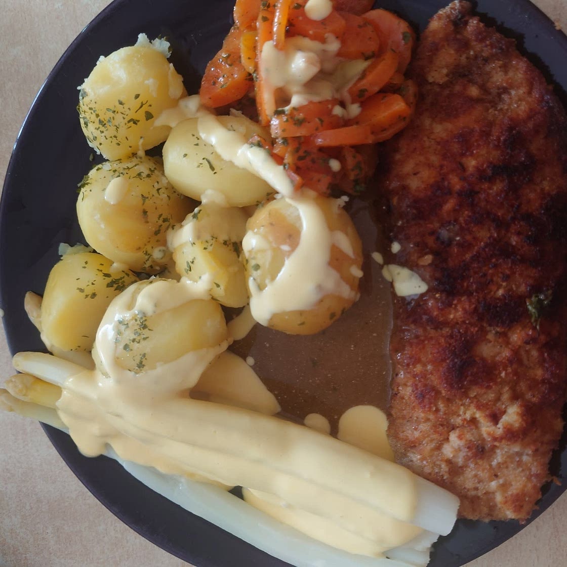 Schnitzel Spargel Kartoffeln Sauce Hollandaise