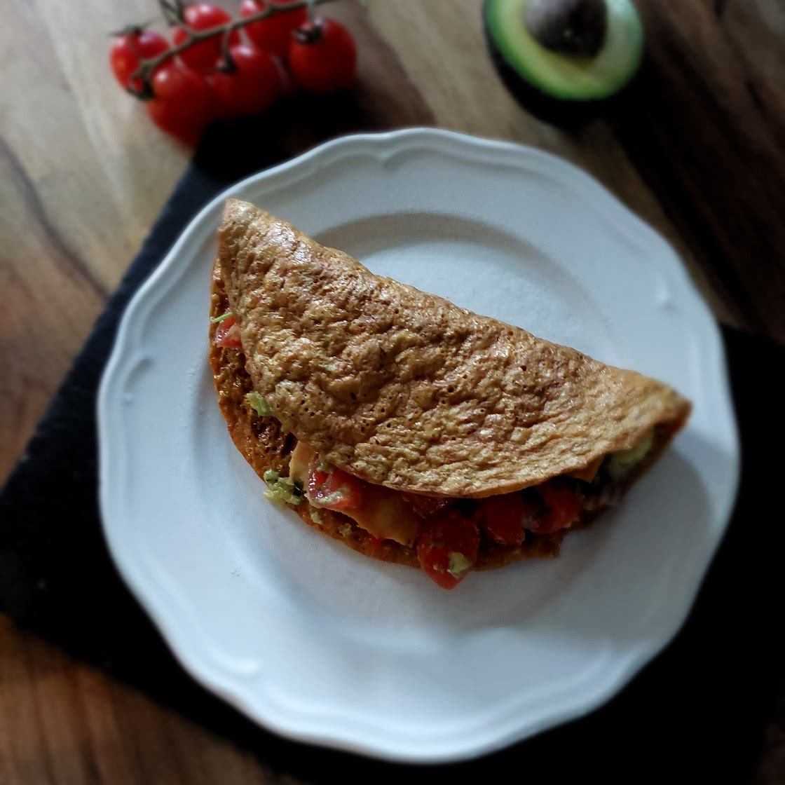 OMLET Z GUACAMOLE