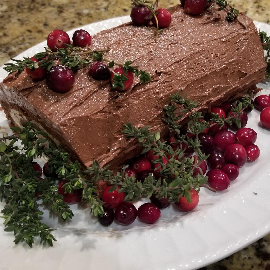 Bûche de Noël (Yule Log Cake) 