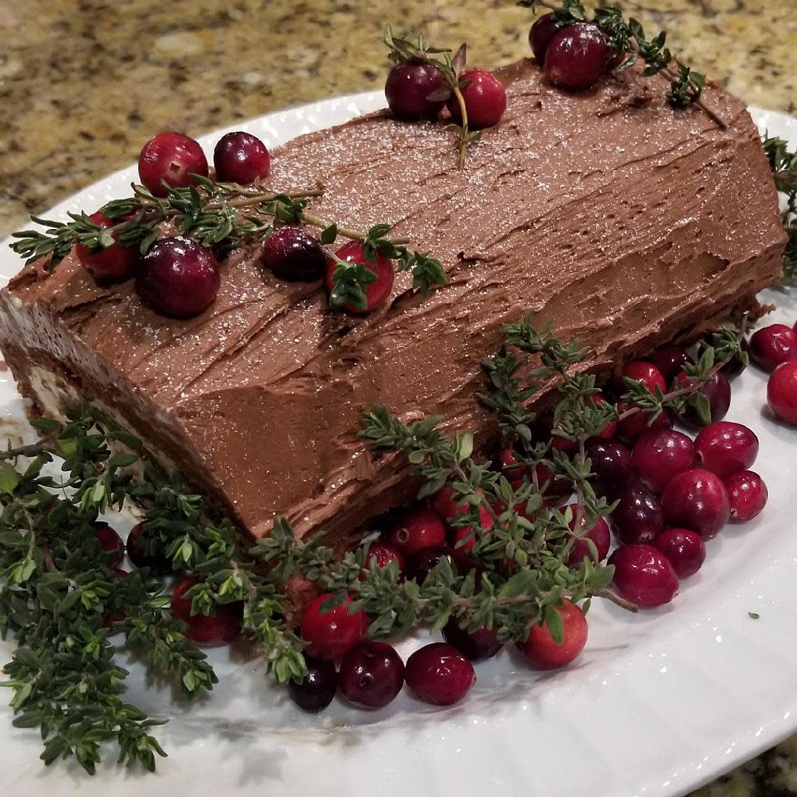 Bûche de Noël (Yule Log Cake)