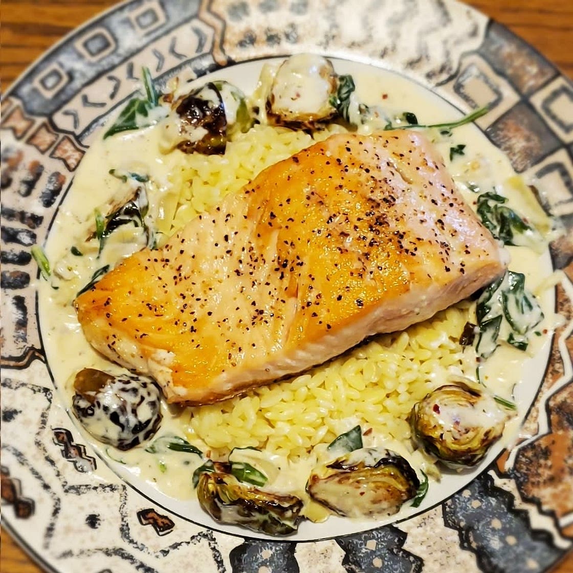 One-Pan Spinach and Artichoke Salmon with Tomatoes