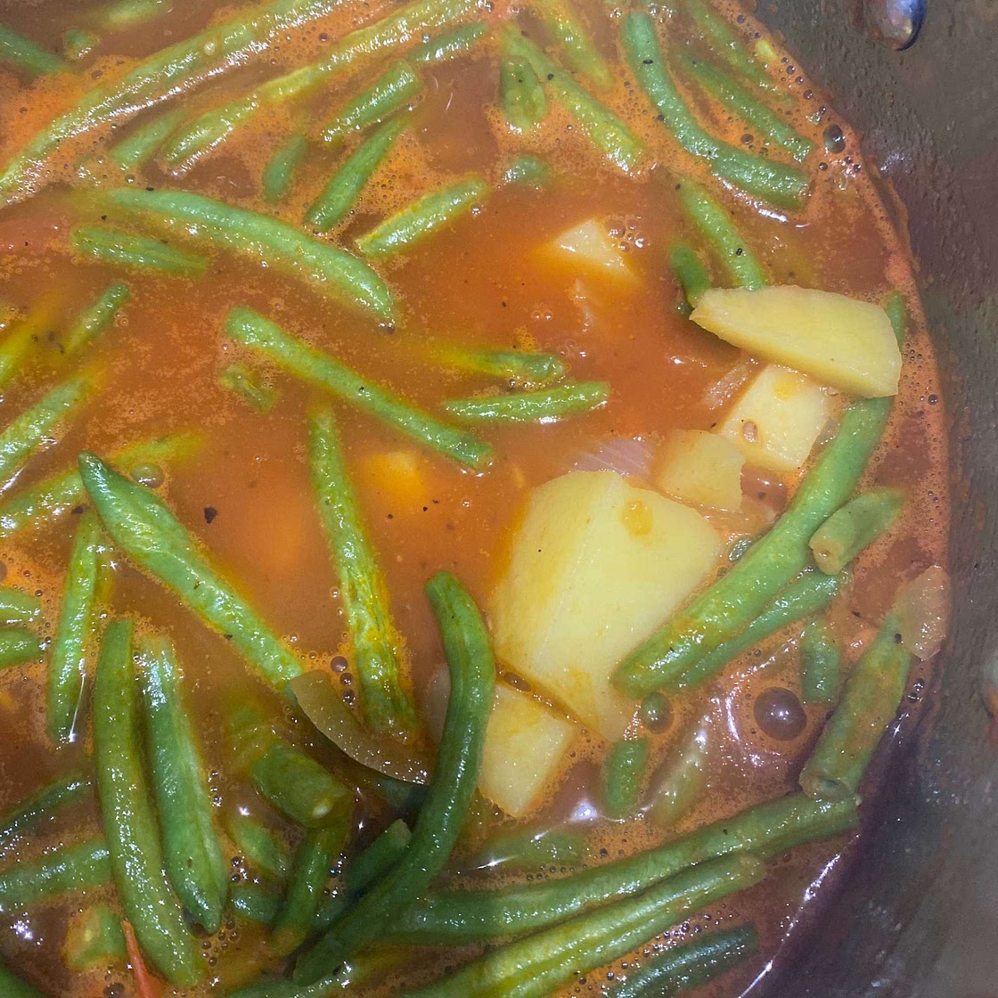 Slow Cooker Greek-Style Green Beans and Chicken Thighs
