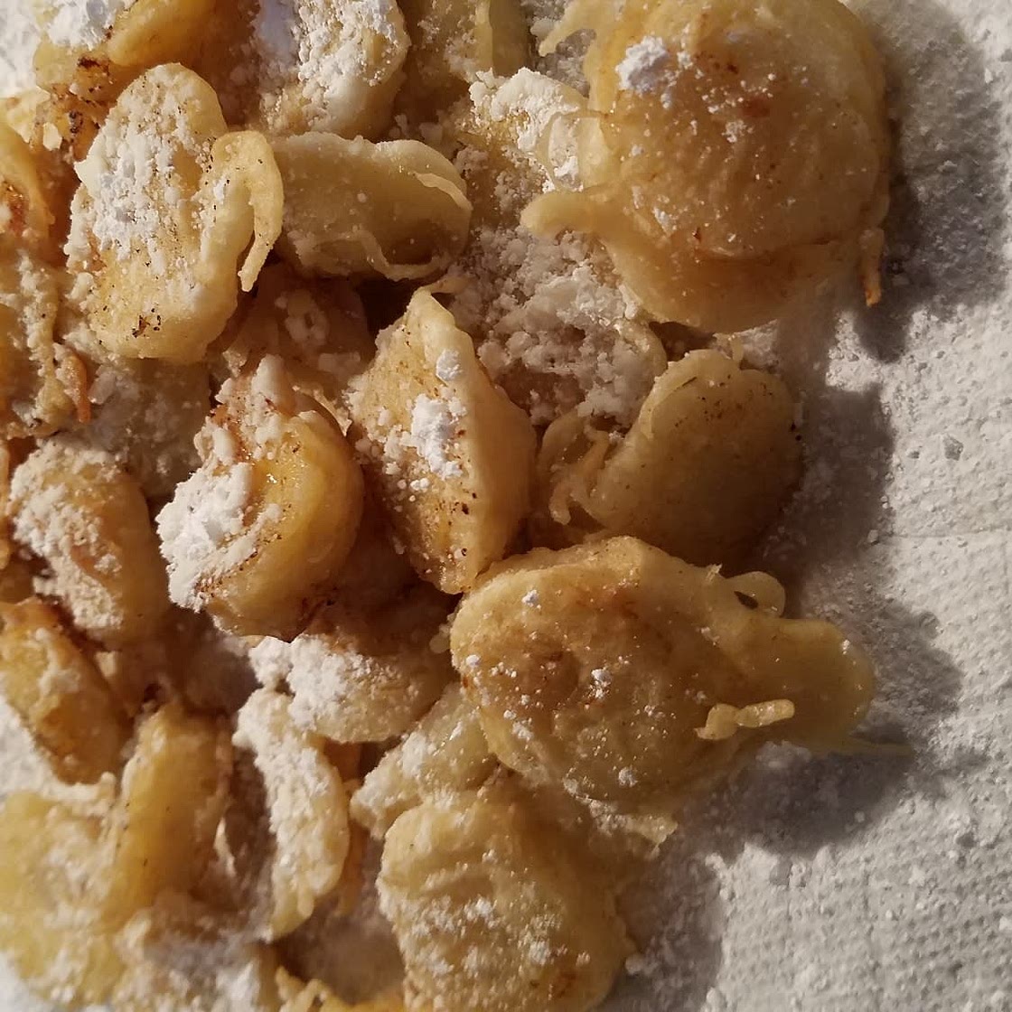 Chinese Banana Fritters (炸香蕉, fried banana)
