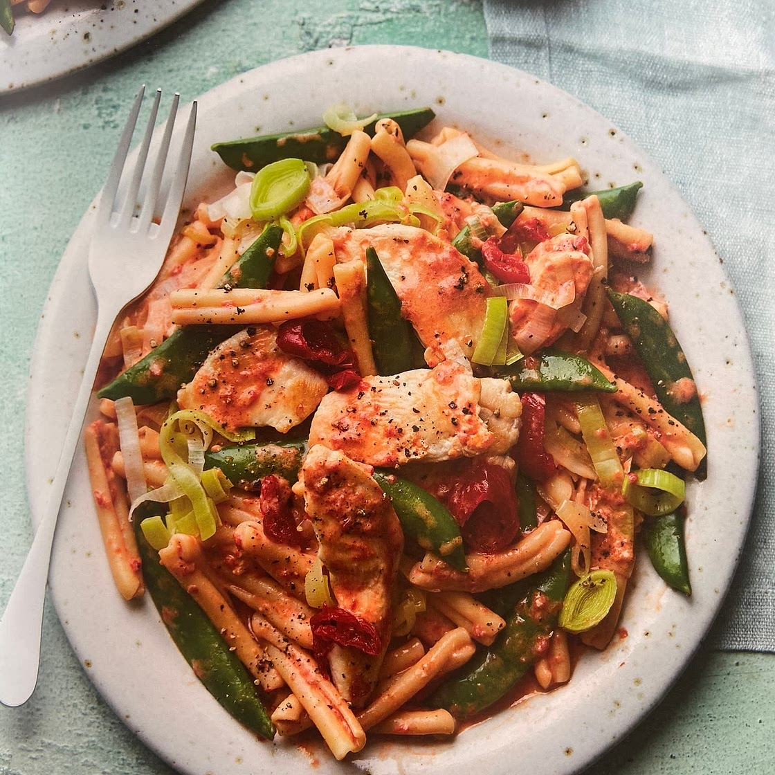 Chicken Strozzapreti Pesto Rosso