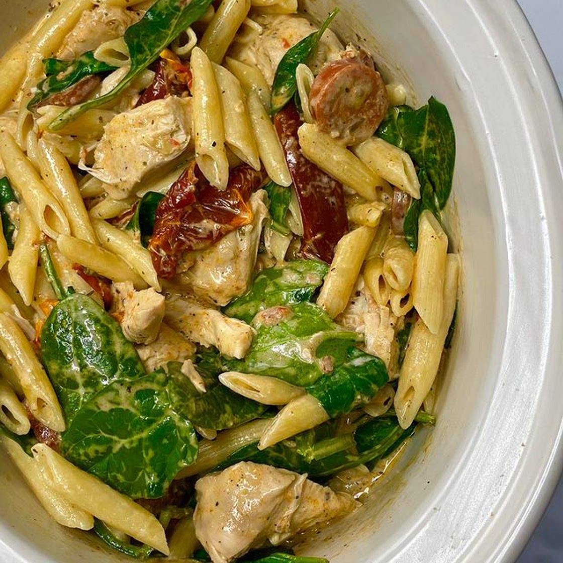 Slowcooker Creamy Chicken, Chorizo & Sundried Tomato Pasta ๐