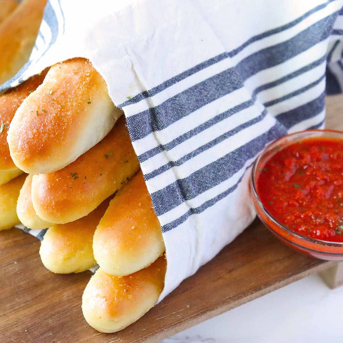 Copycat Olive Garden Breadsticks
