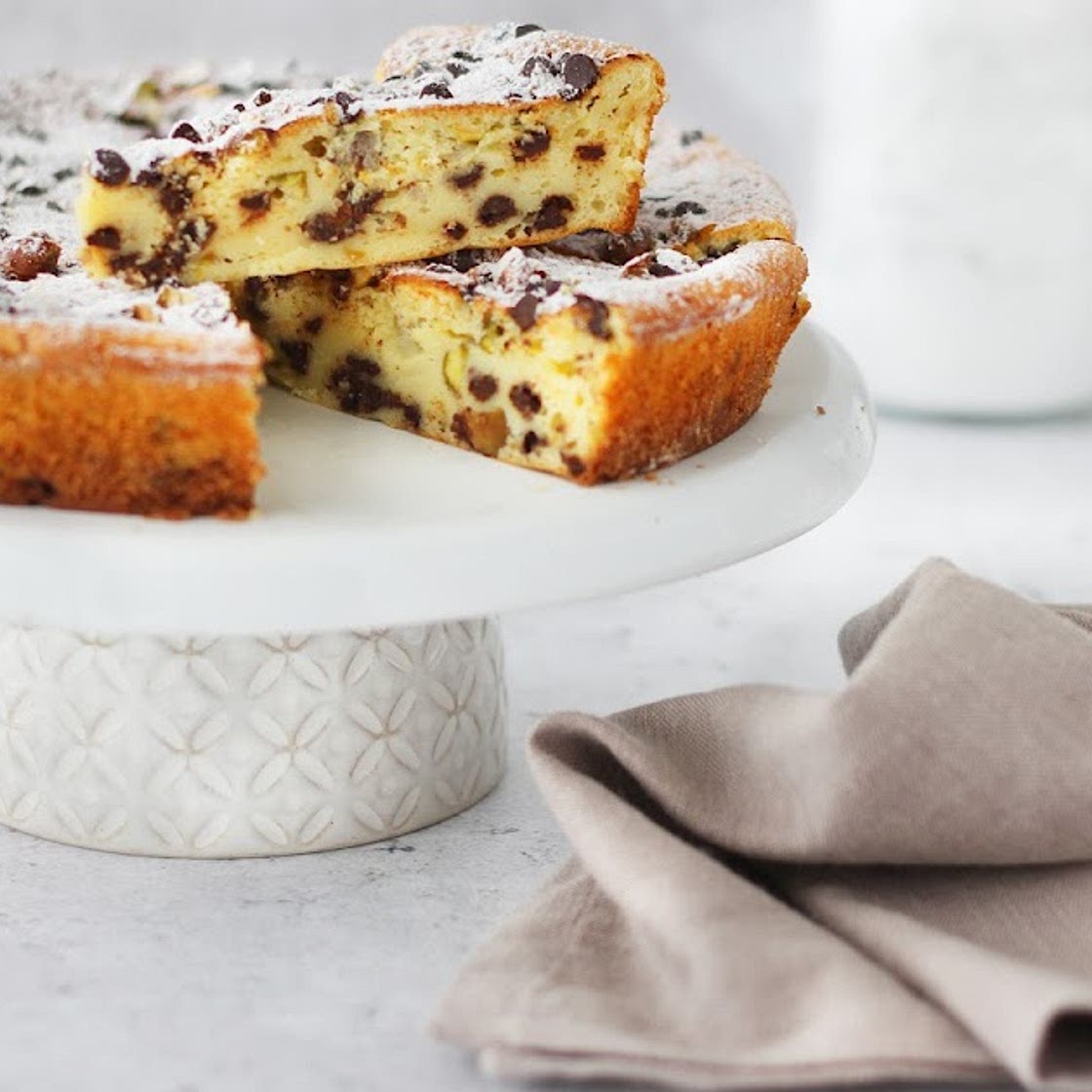 Torta cremosa alla ricotta con cioccolato e pistacchi