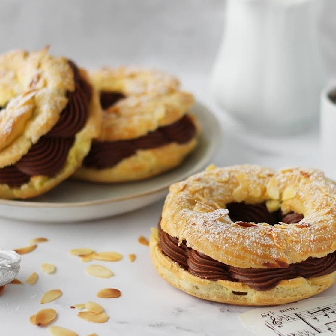 Paris-Brest con crema mousseline al cioccolato