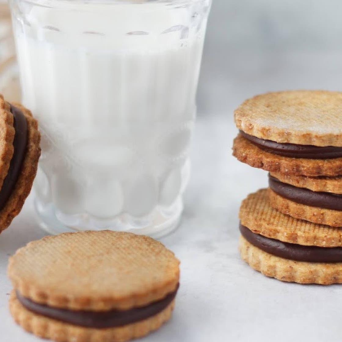 Sablés con ganache al cioccolato e caramello