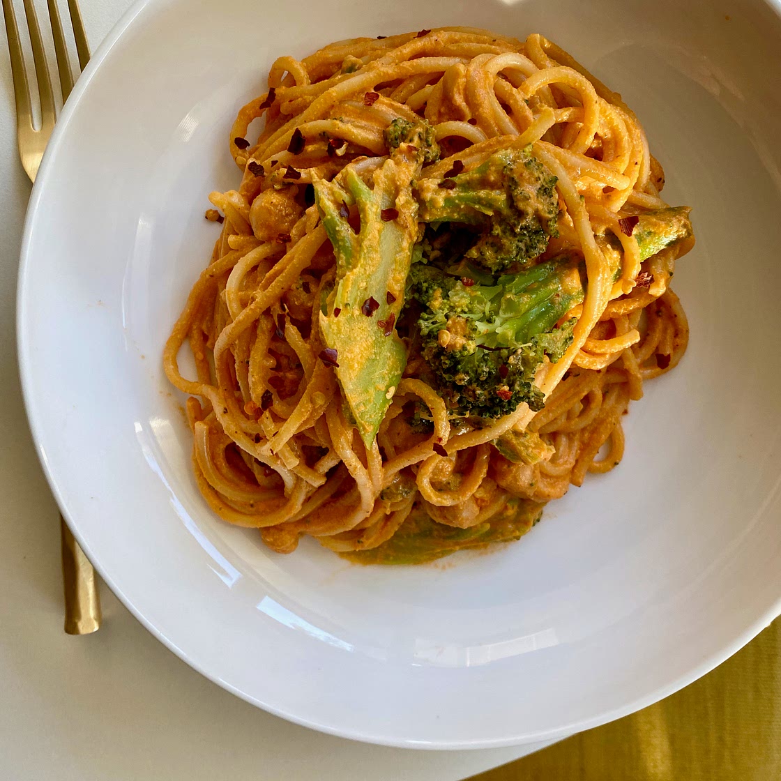 Creamy Vodka Sauce Pasta w/ Chickpeas and Broccoli