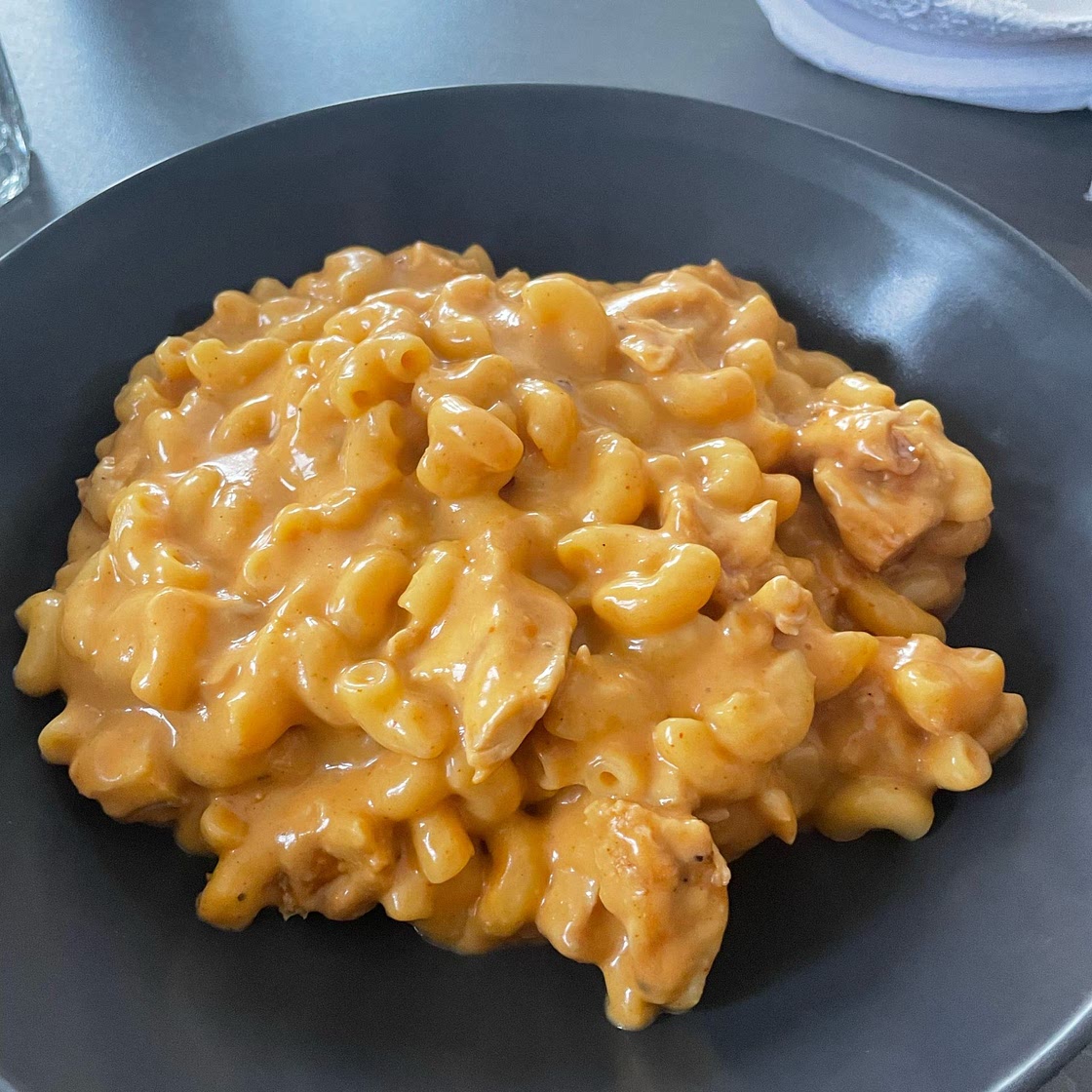 One-Pot Barbecue Chicken Mac and Cheese