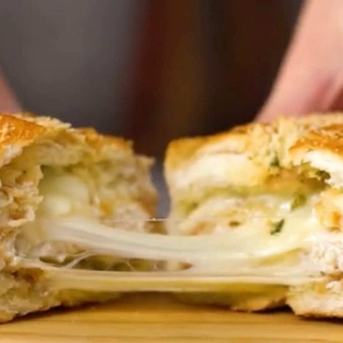 Garlic Bread Stuffed With Chicken
