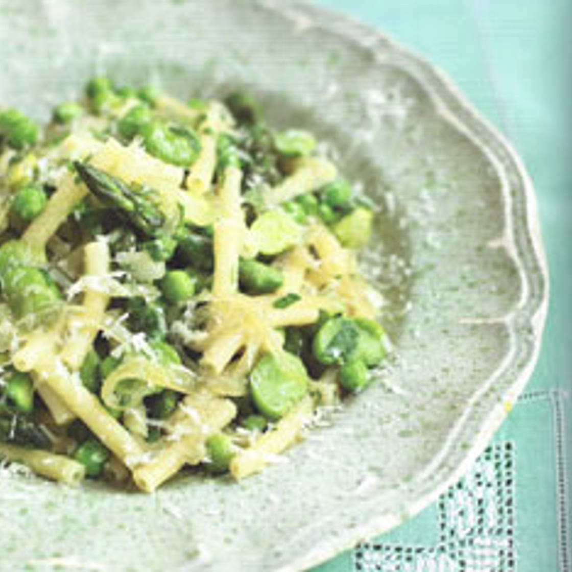 Macaroni with a Sauce of Asparagus, Onion, Peas and Broad Beans - Antonio Carluccio Foundation