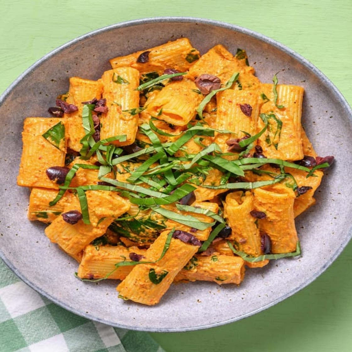 Rigatoni Romesco mit Mandeln und Oliven