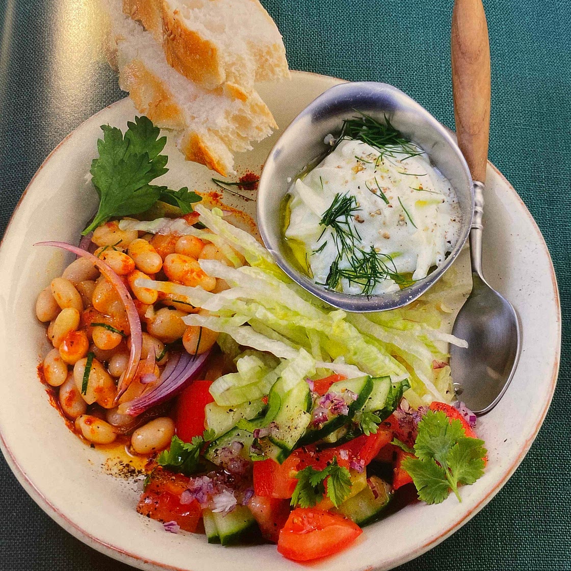 TÜRKISCHE SALATPLATTE 