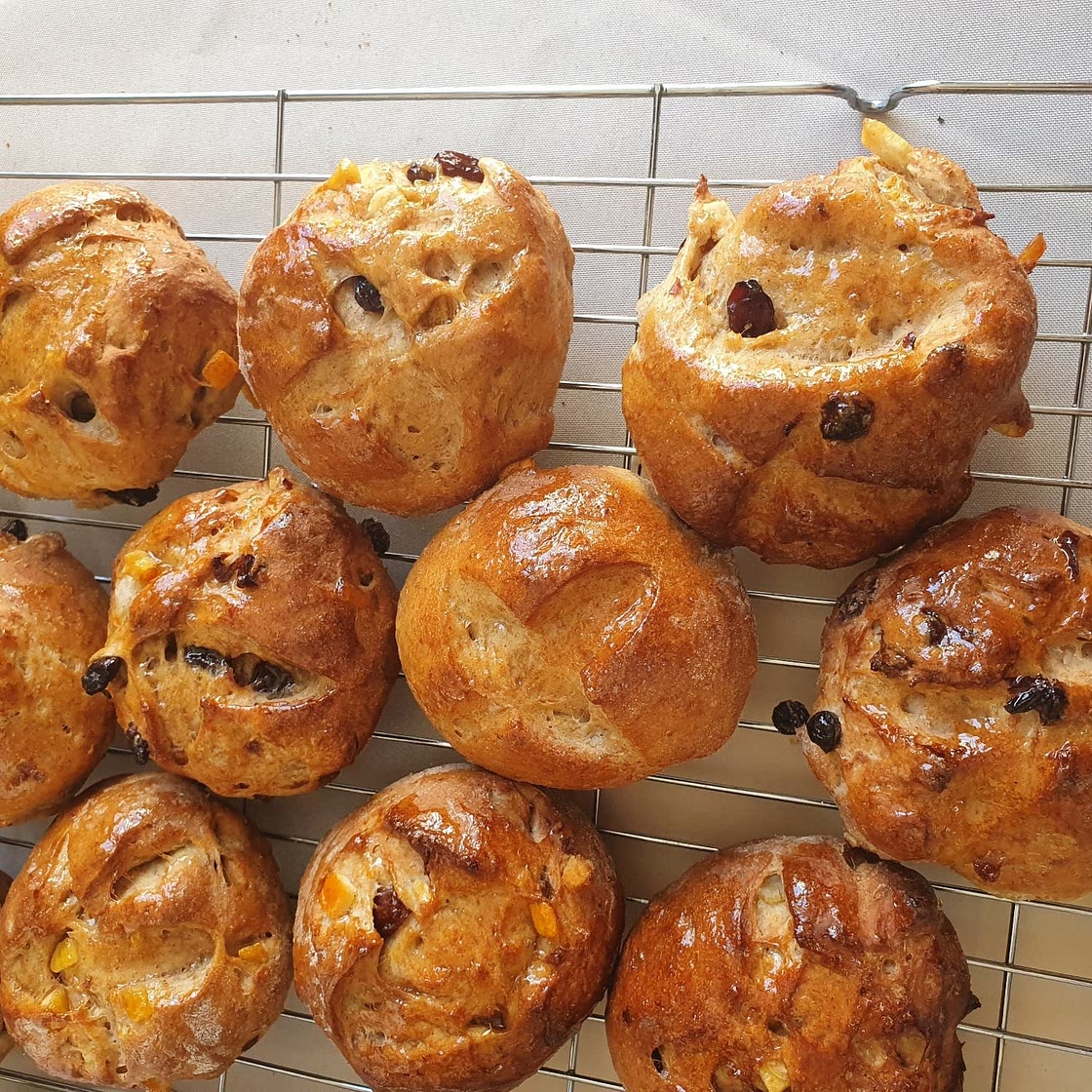 Vegan Hot Cross Buns — madeleine olivia
