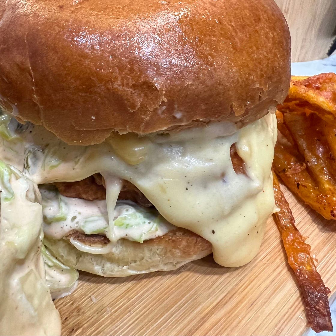 Fried Chicken Burger w sauces