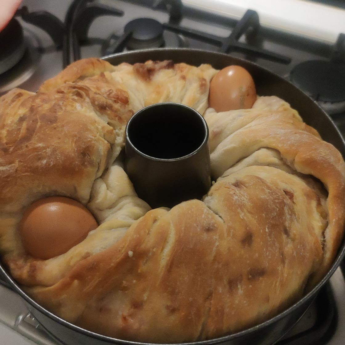 Tortano o casatiello napoletano