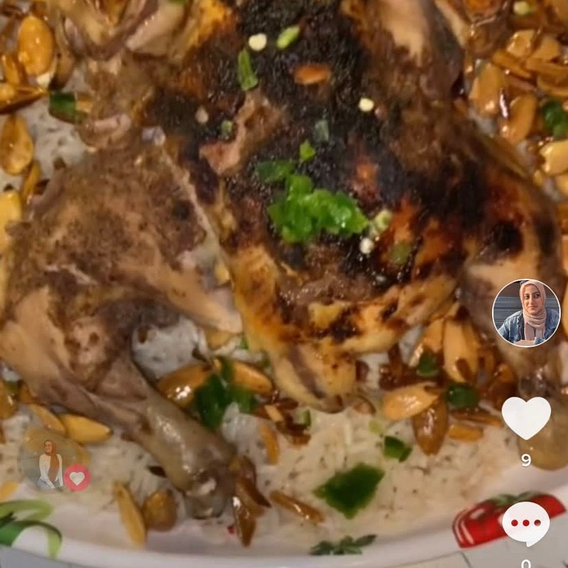 Rice and whole chicken topped with almonds (Fettah w/o the bread