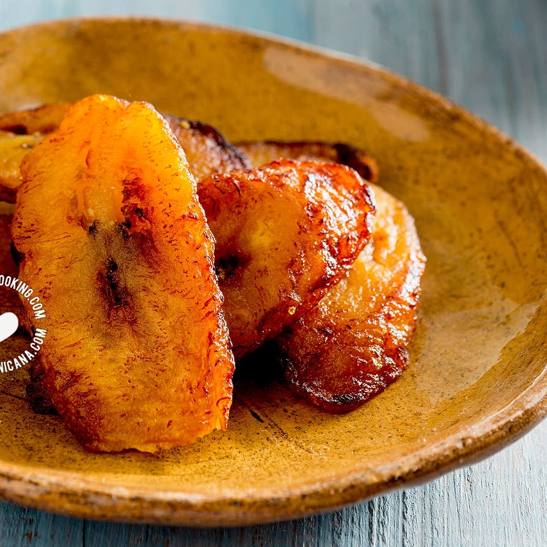 [Recipe + Video] Plátanos Maduros Fritos (Easy Fried Sweet Plantains)