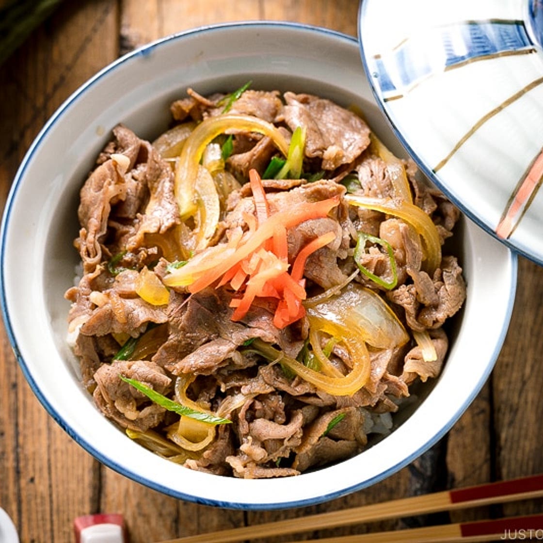 Gyudon (Japanese Beef Rice Bowl)