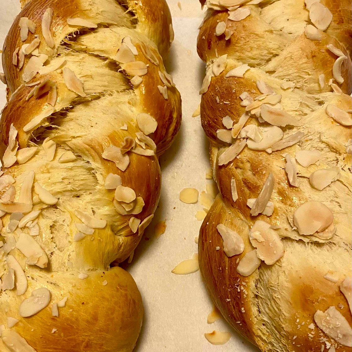 Greek sweet bread-Tsoureki