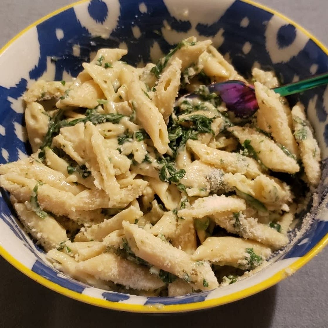 Creamy Pesto Mac and Cheese with Spinach