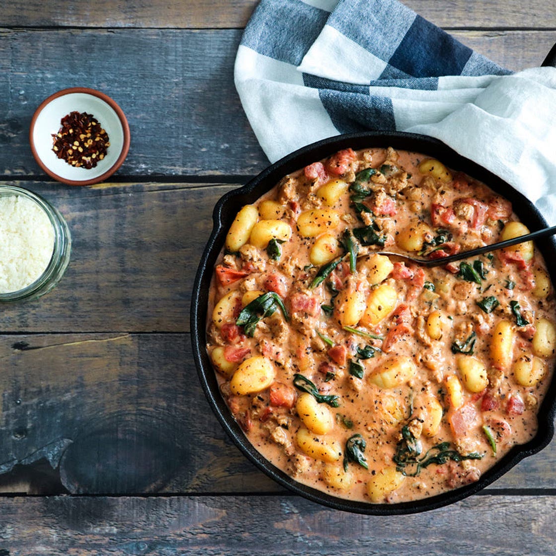 Poêlée de gnocchis crémeux au porc haché (sauce rosée)