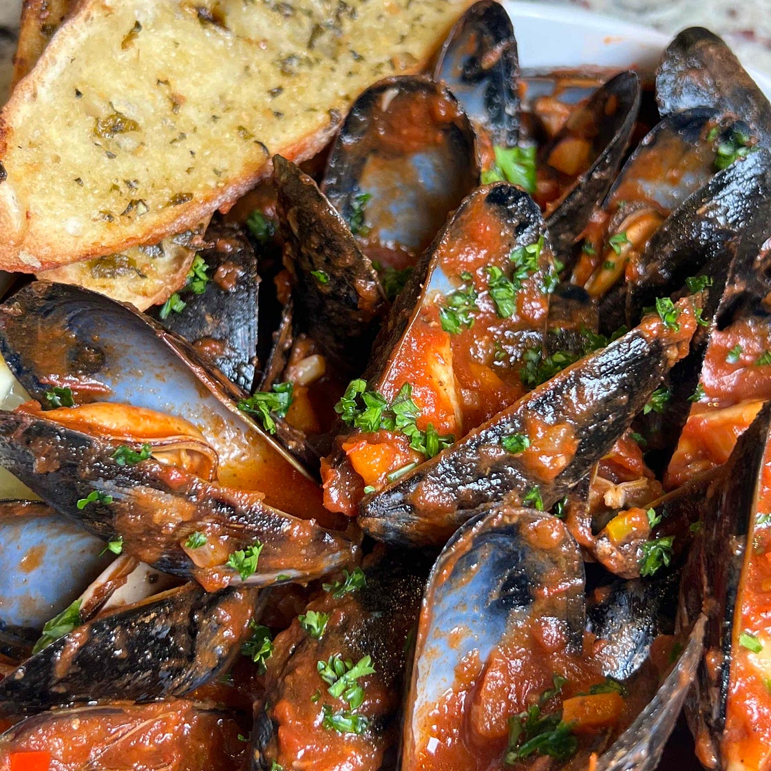 Spicy Steamed Mussels 