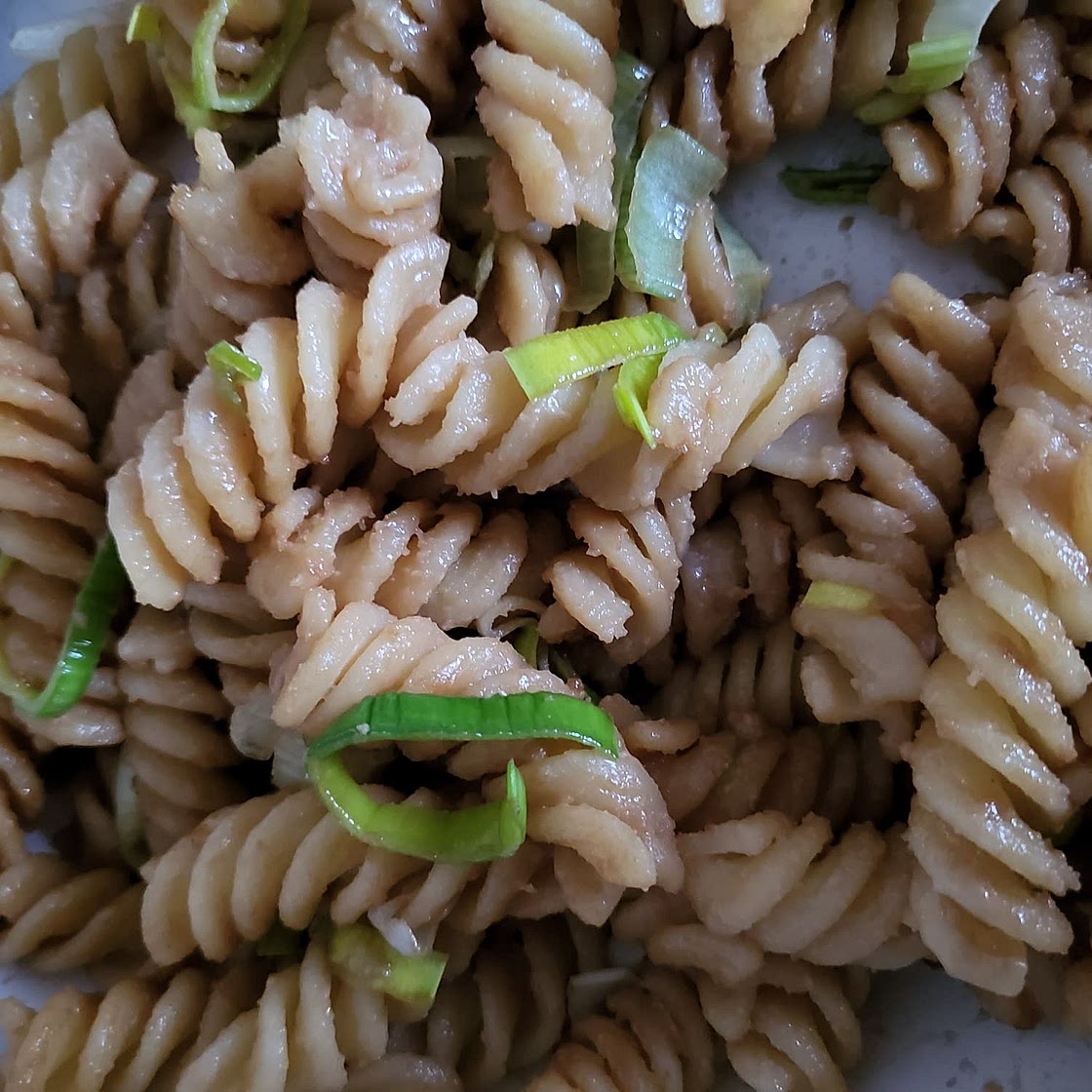 10-min creamy peanut noodles