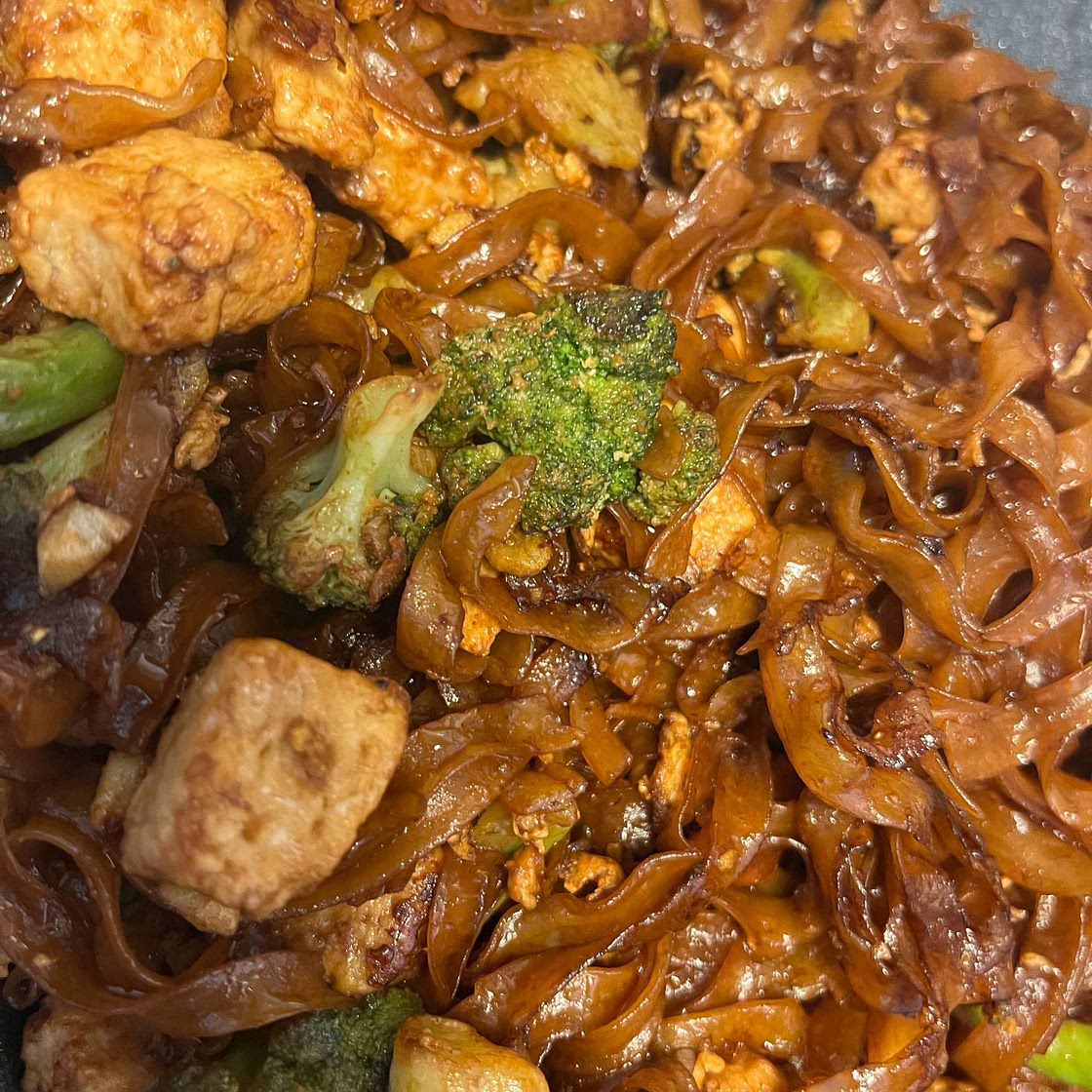 Pad See Ew - Thai Stir Fried Noodles