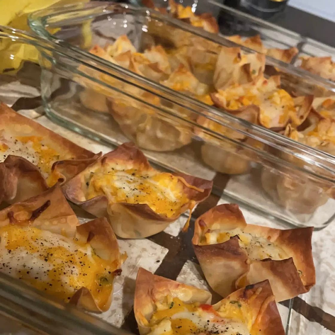 Buffalo Chicken Dip Wonton Cups