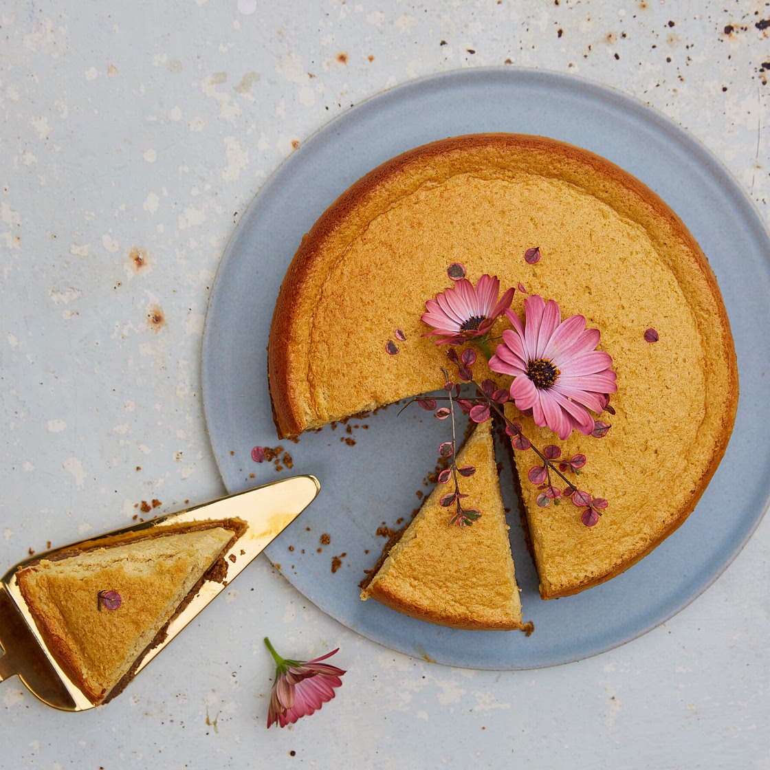 SAFFRON CARDAMOM COTTAGE CHEESECAKE WITH A MILLIONAIRE CRUST — Jasmine Hemsley