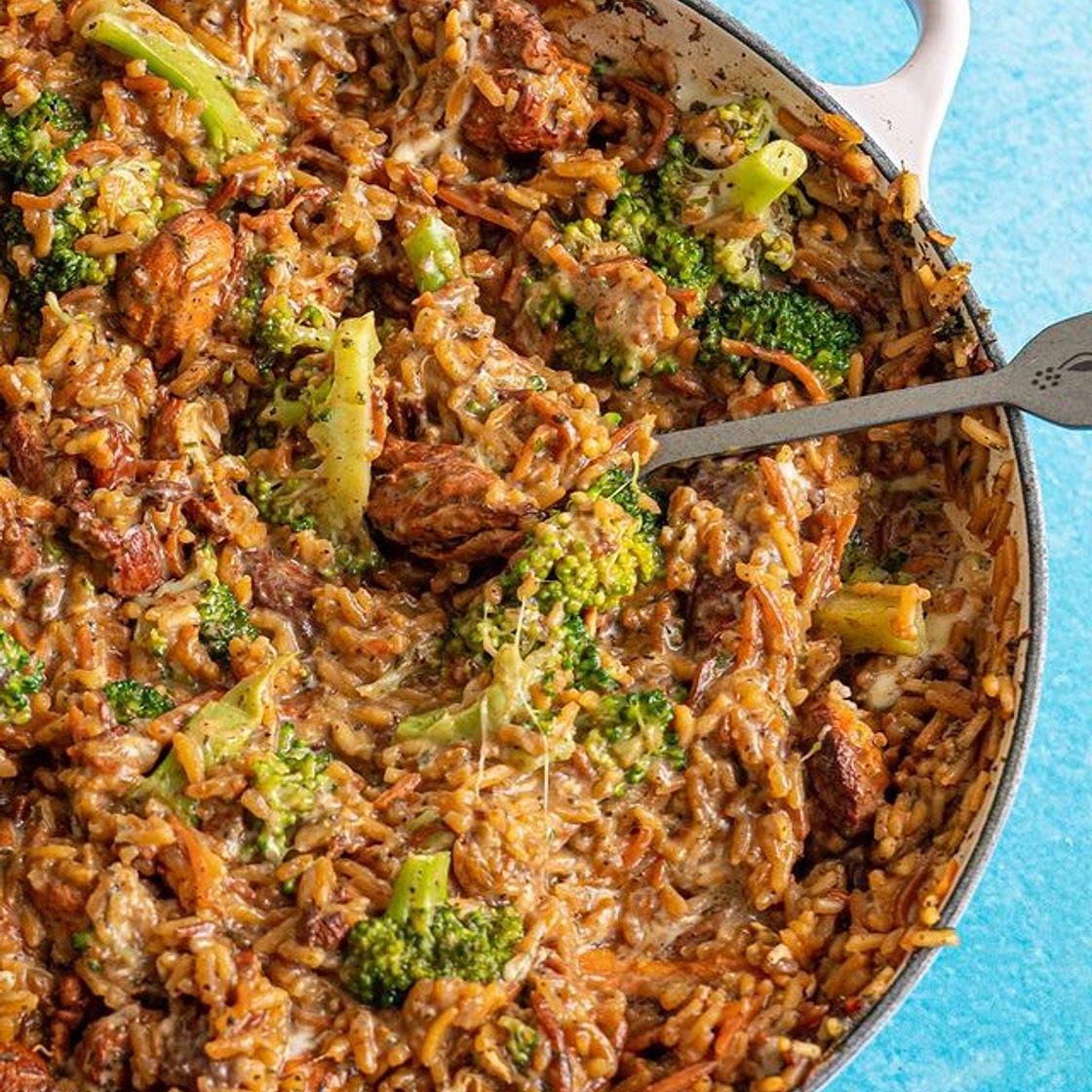 ONE POT CHEESY CHICKEN AND RICE