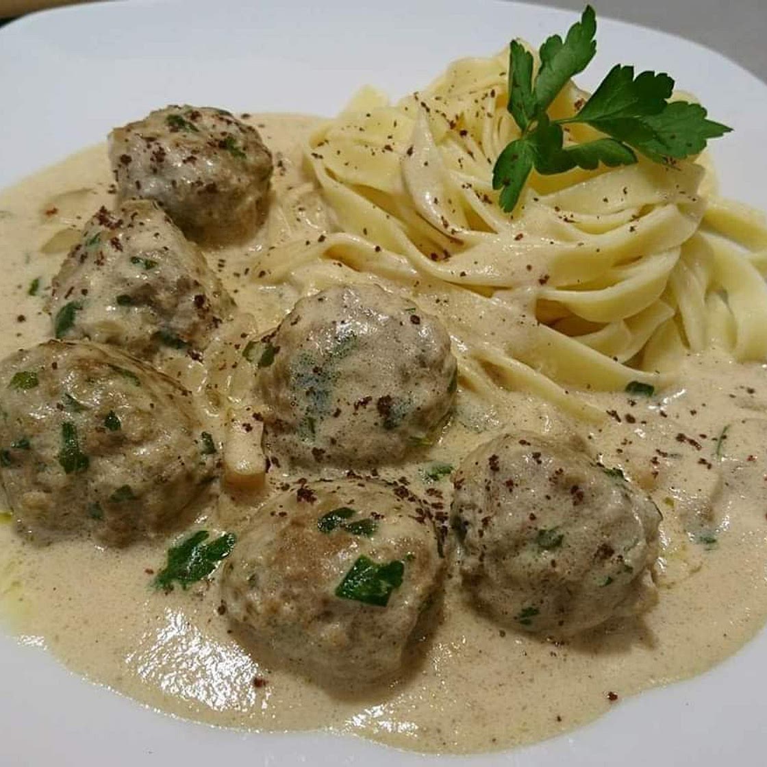 Hackbällchen in Sahne Sauce