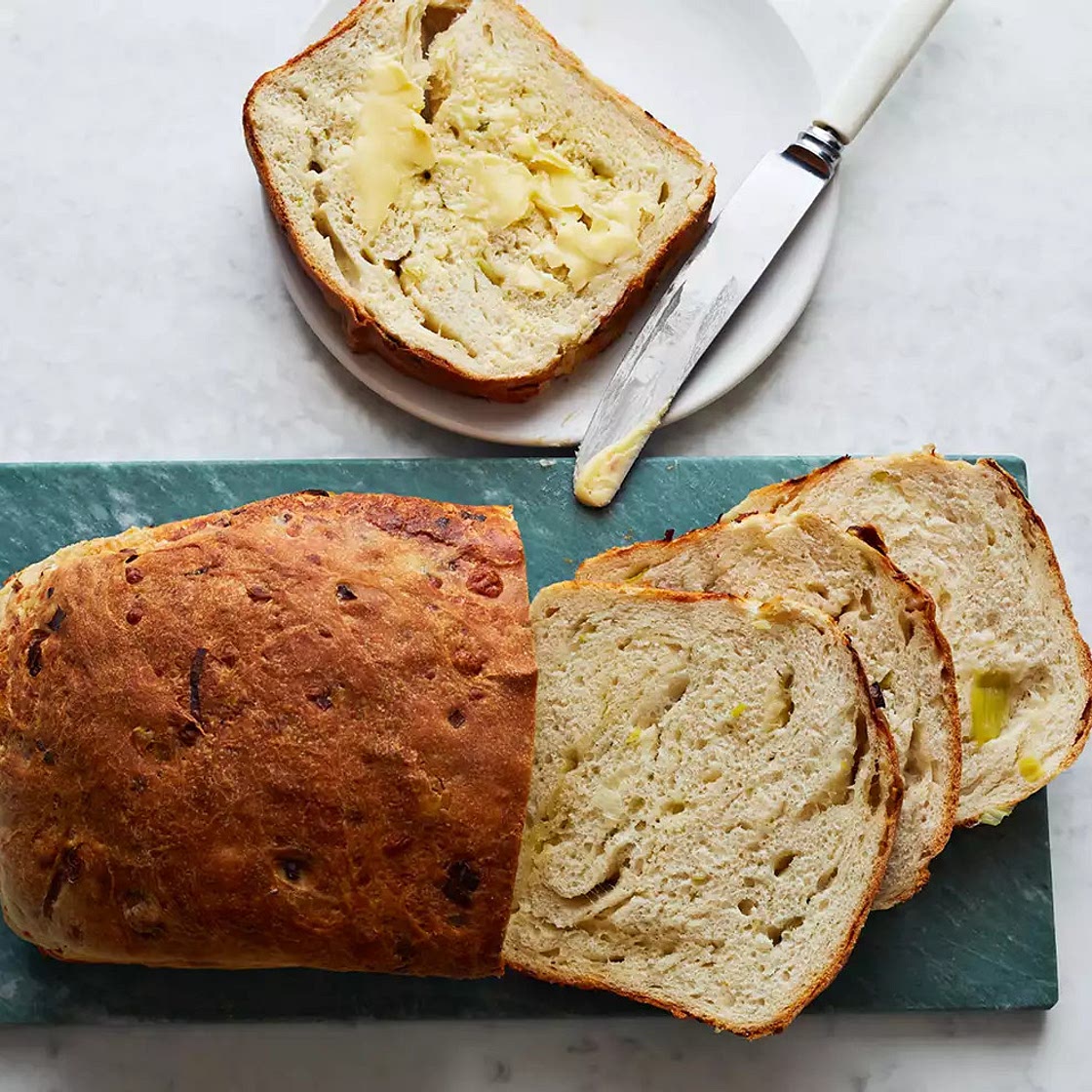 Cheesy salad onion loaf