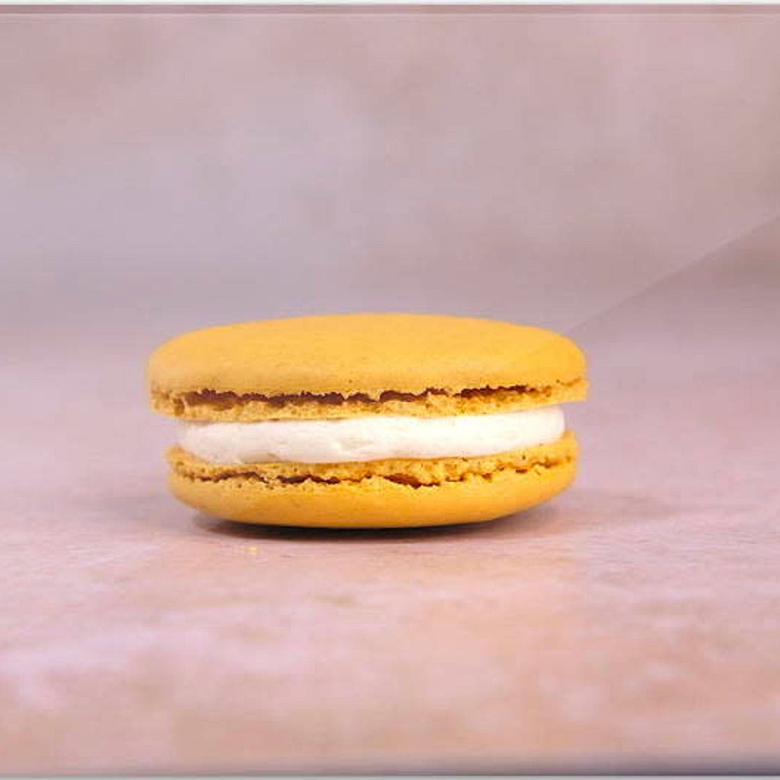 Macarons with white chocolate ganache filling 