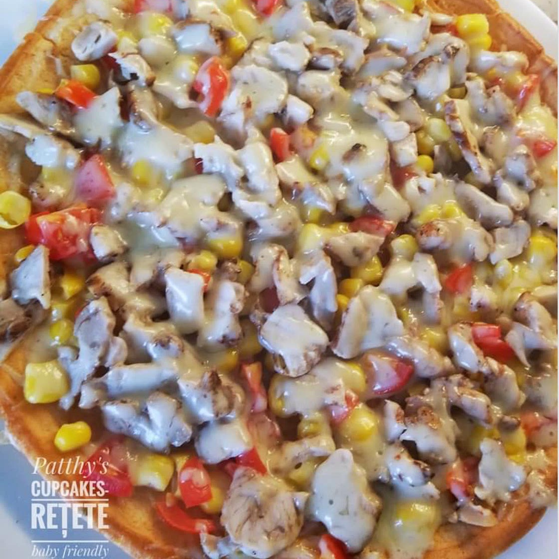 Pizza cu blat moale de pancake