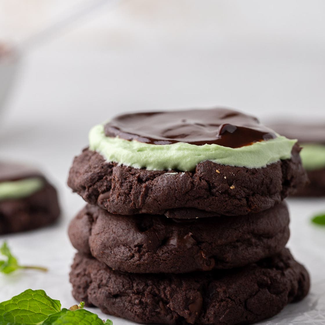 Crumbl 🙀 Mint Brownie Cookies