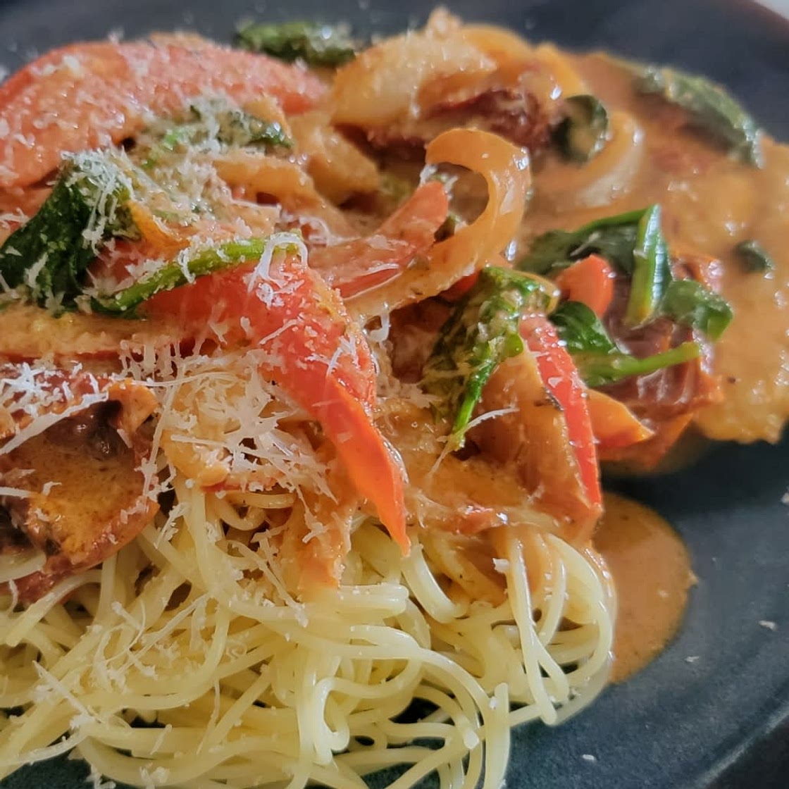 Tuscan Chicken in Creamy Sun Dried Tomato Sauce