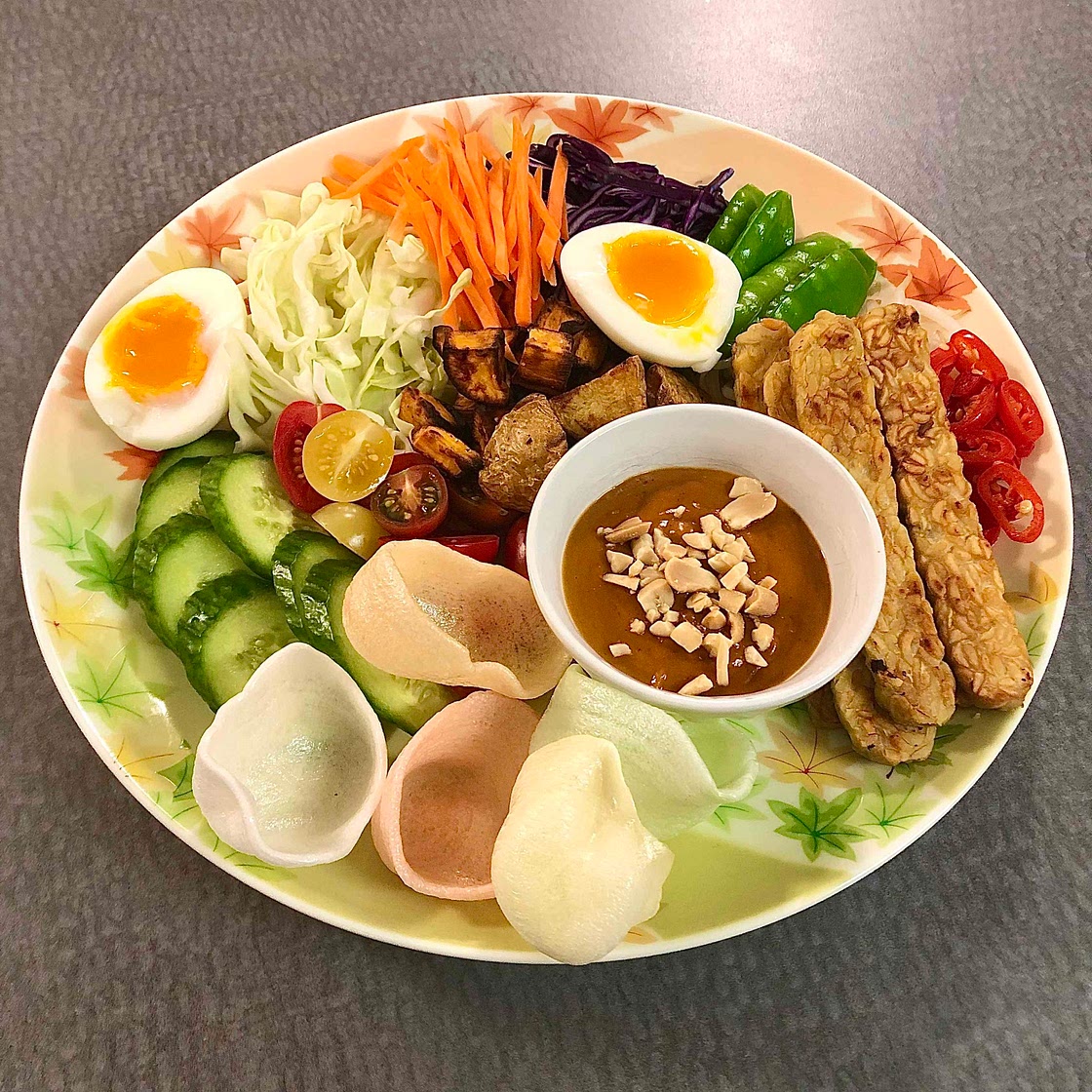 Gado Gado (Indonesian Salad with Peanut Sauce)