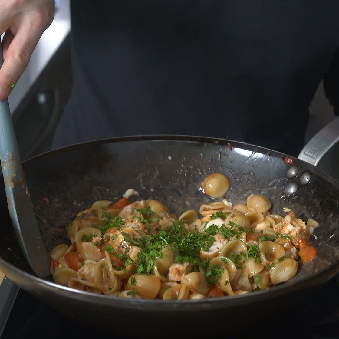 Chicken, Mozzarella & Roasted Pepper One Pot Pasta