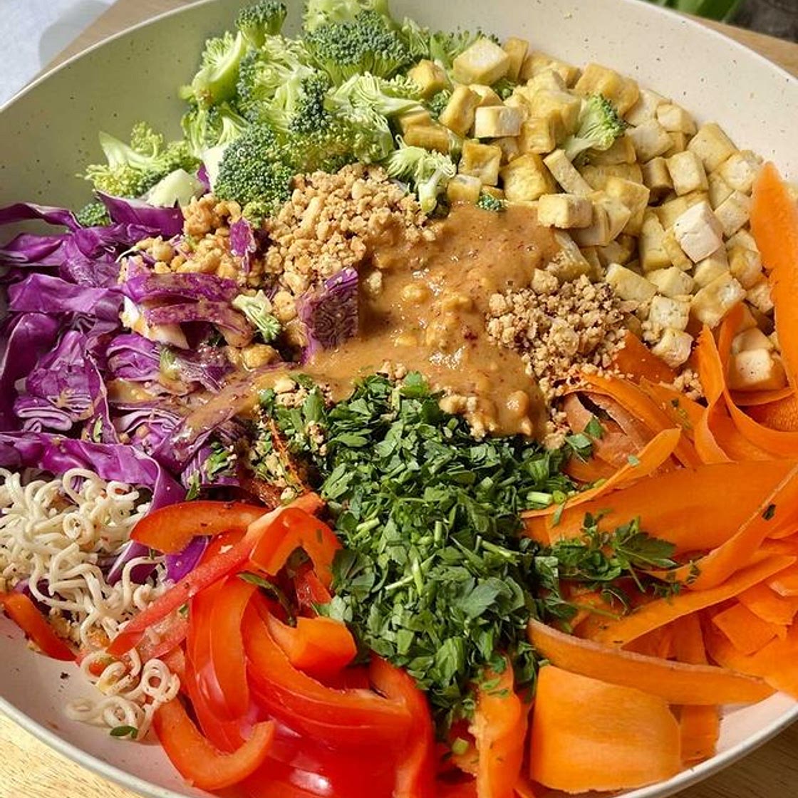 🤯🌱💕EPISODE 2 POWER BOWLS: Nutty Noodle Edition, follow for more! . 🤤This a delicious vegan meal prep friendly recipe that lends 3 to 4 servings. Make sure to bookmark so you can make the recipe later! . 🌱RECIPE, lends 4 servings: 2 cups noodles of cho