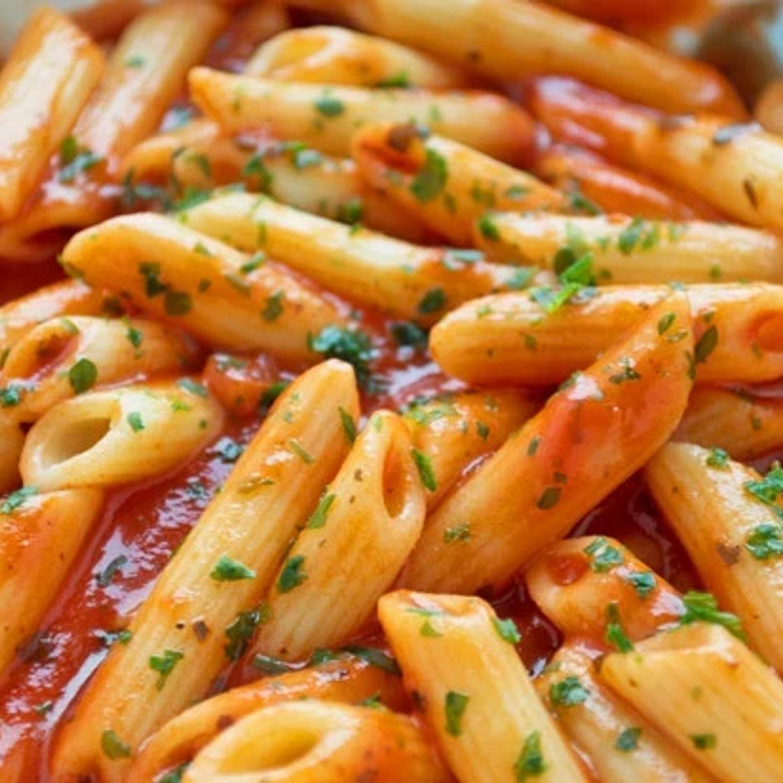 Nudeln mit Tomatensoße