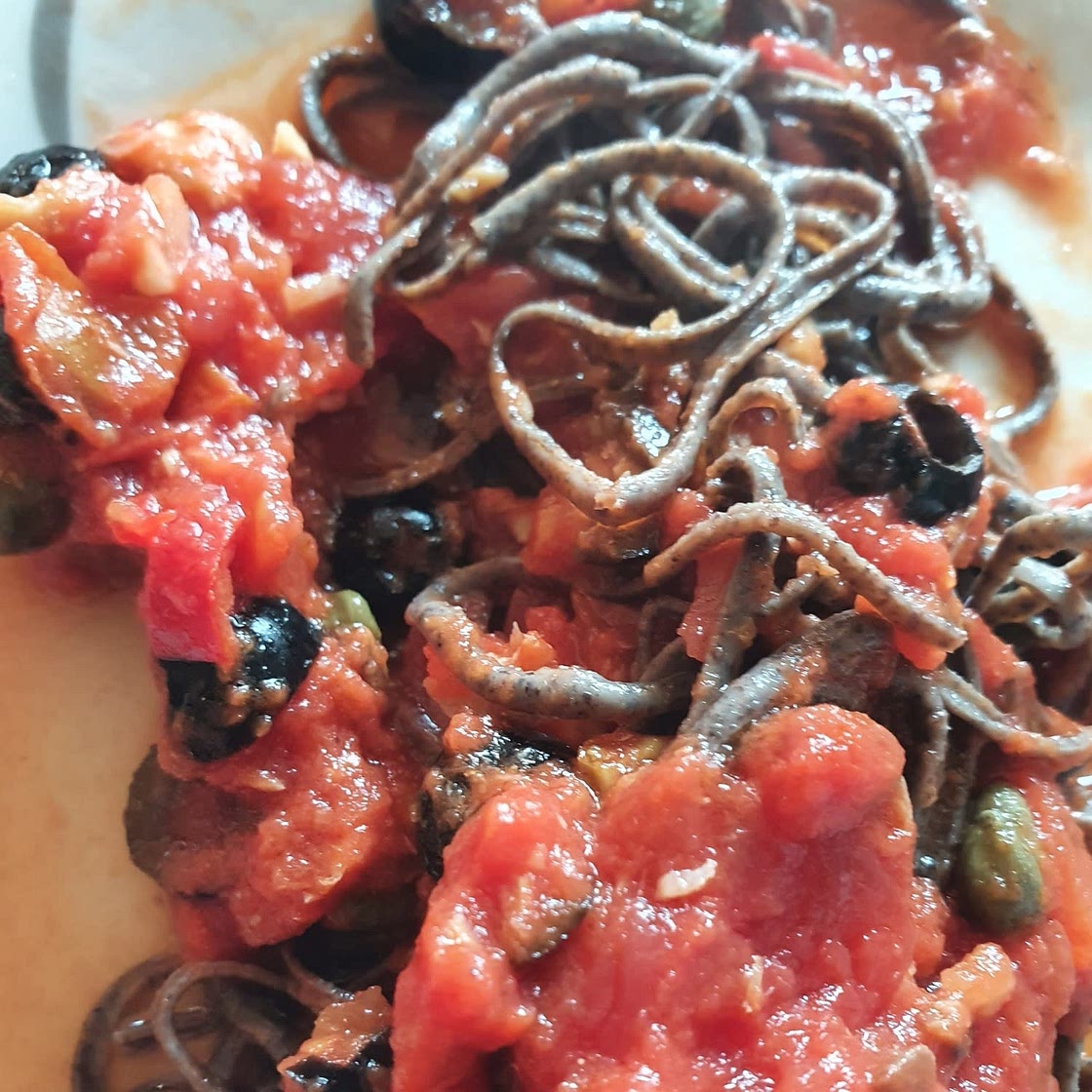 Low-Carb & Keto Spaghetti alla Puttanesca | Herzhafte Gerichte | Rezepte | Simply Keto